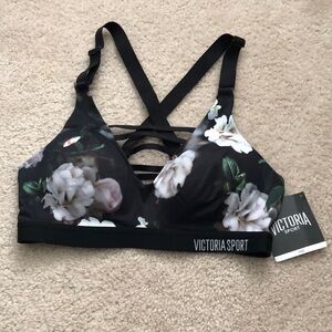 Victoria’s Secret sports bra. NWT. Size 34B